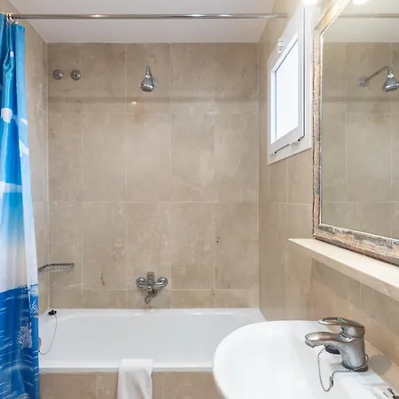 19a Claire Apartament *