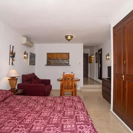 19a Claire * Estepona